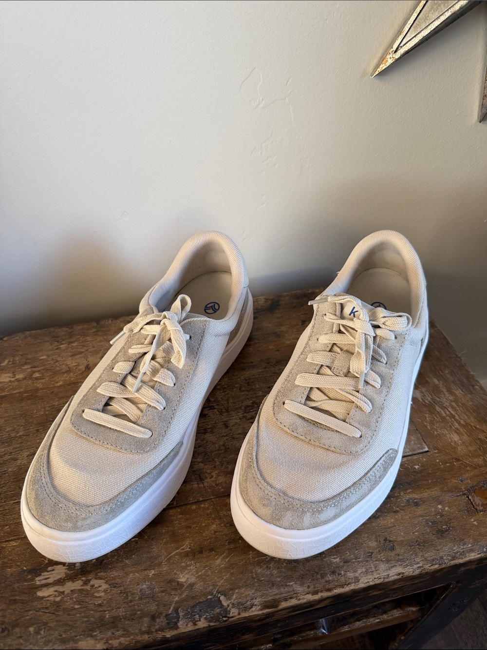 Kizik Women’s Low-Top Canvas Sneakers in Light Beige size 10